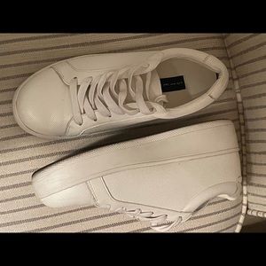 Steve Madden White platform tennis shoes size 6.5